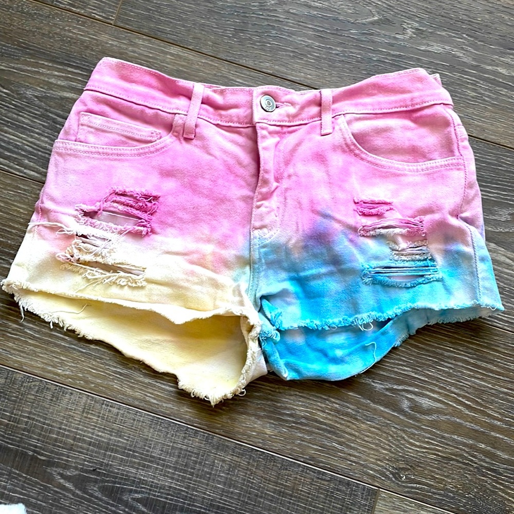 4/$15 Tie dye multicolor shorts 28 inch high rise